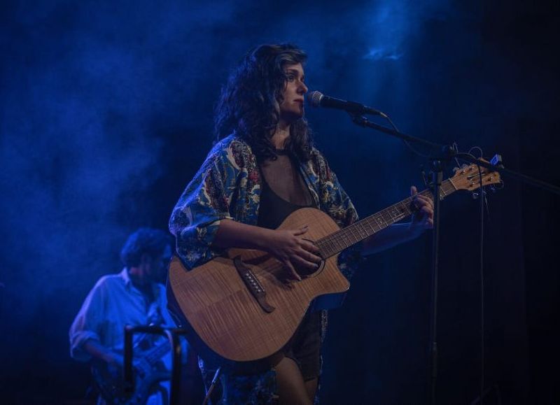 Emilia Freston presenta "Adentro era Azul" en Sputnik Var