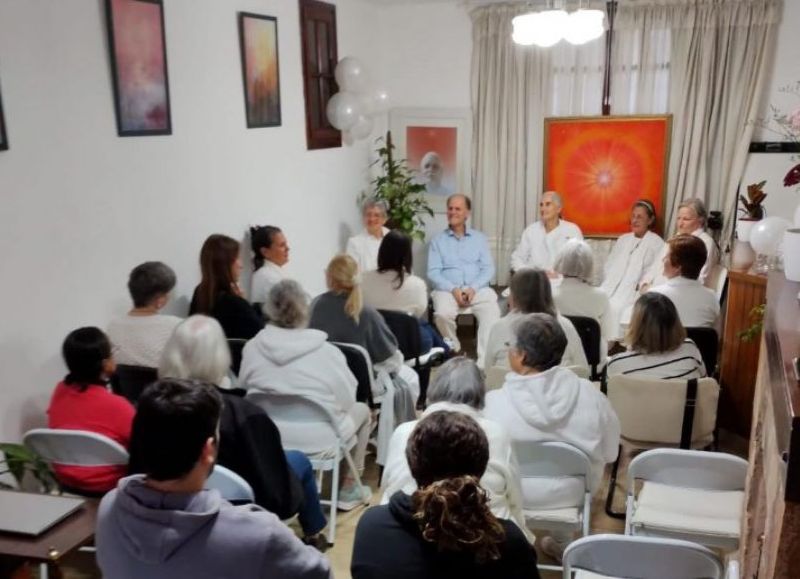 VIDEO | Charla abierta sobre espiritualidad en Brahma Kumaris: “El arte de soltar y empezar a vivir”