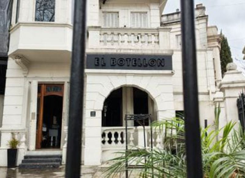 Los docentes de la Universidad Nacional de La Plata completan la seguidilla de días de paro con una protesta