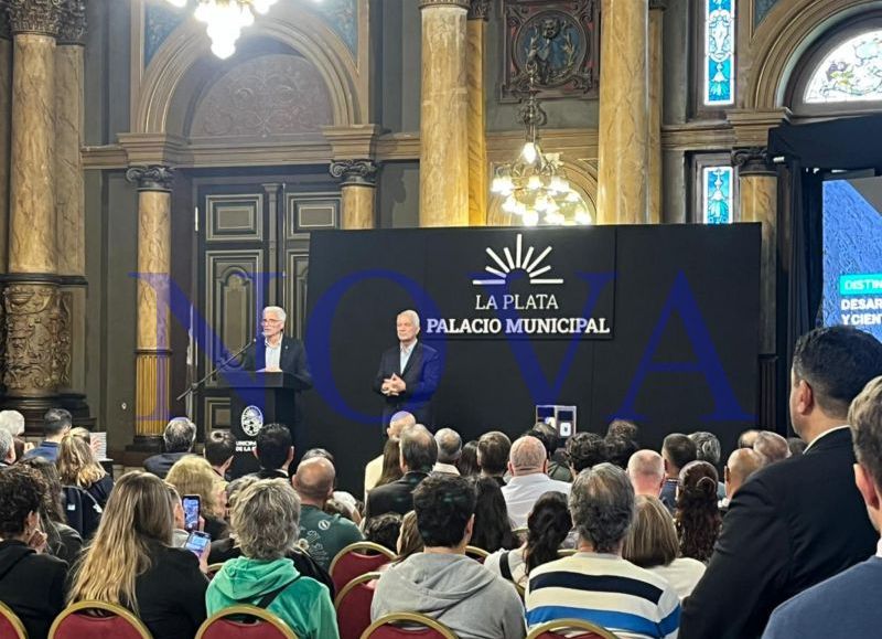 VIDEO | Artemis II: Julio Alak hizo entrega de reconocimientos a participantes locales del Proyecto Atenea