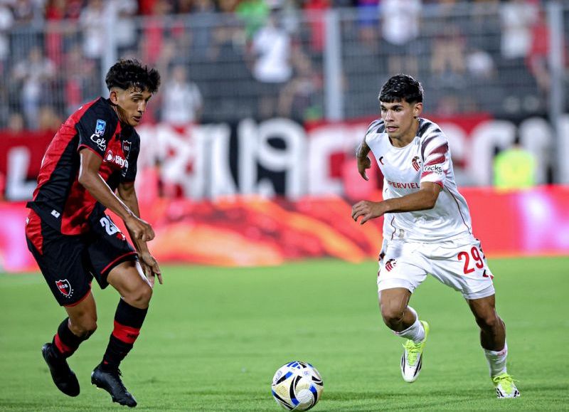 VIDEO | Debut triunfal de Medina: Estudiantes venció a Newell’s y es líder