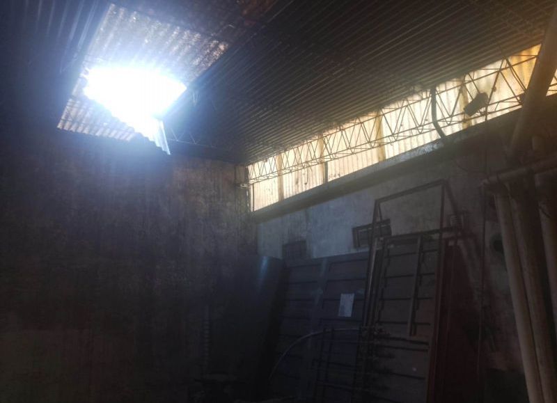 Tragedia en Tolosa: una mujer murió tras caer desde seis metros mientras ayudaba a su esposo