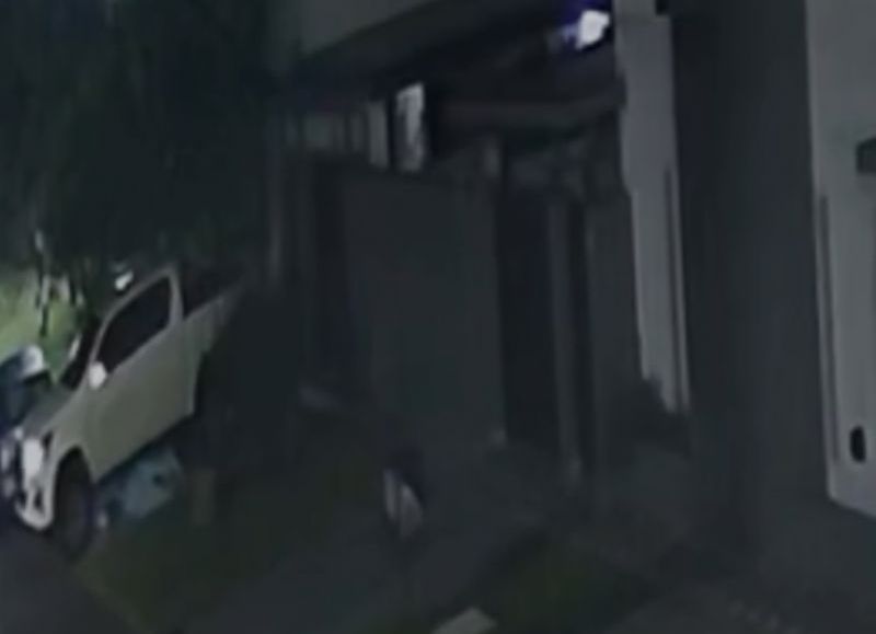 VIDEO | Más difícil que encontrar una aguja en un pajar: buscan una camioneta robada en Los Hornos