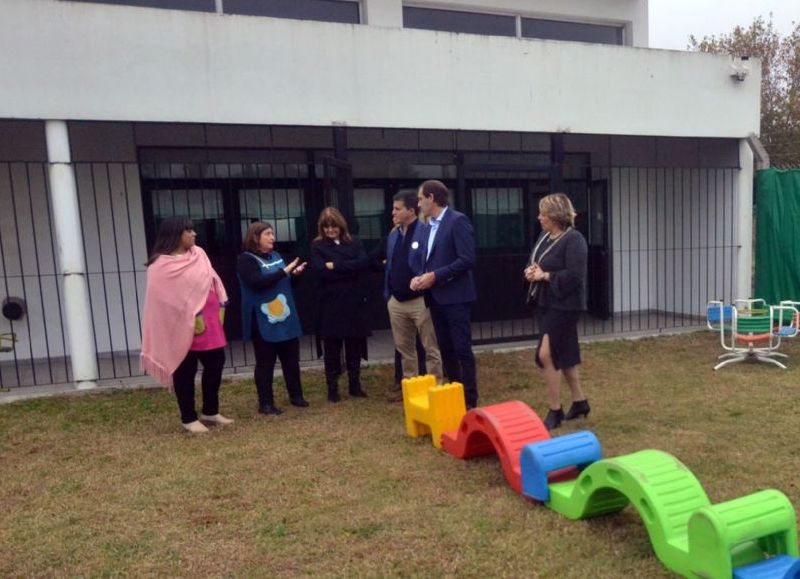 Garro recorrió renovados establecimientos educativos de Villa Elisa y Arturo Seguí