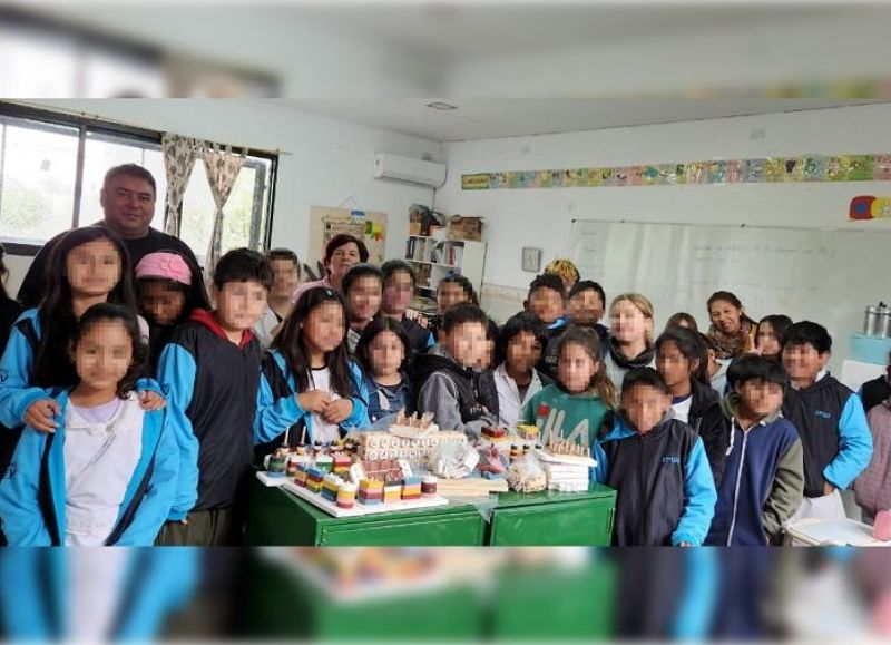 En una cárcel de Olmos elaboraron juegos didácticos de madera para una escuela rural de El Peligro