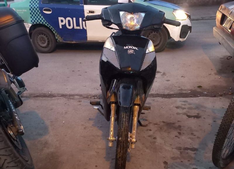 Hallazgo de motocicleta y averiguación de ilícito en Berisso