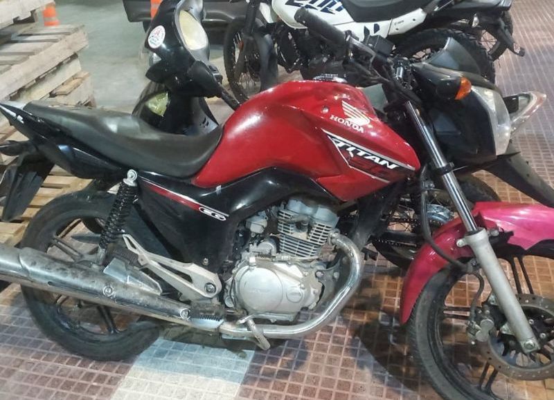 Se llevaban una moto de tiro: dos detenidos en Ensenada
