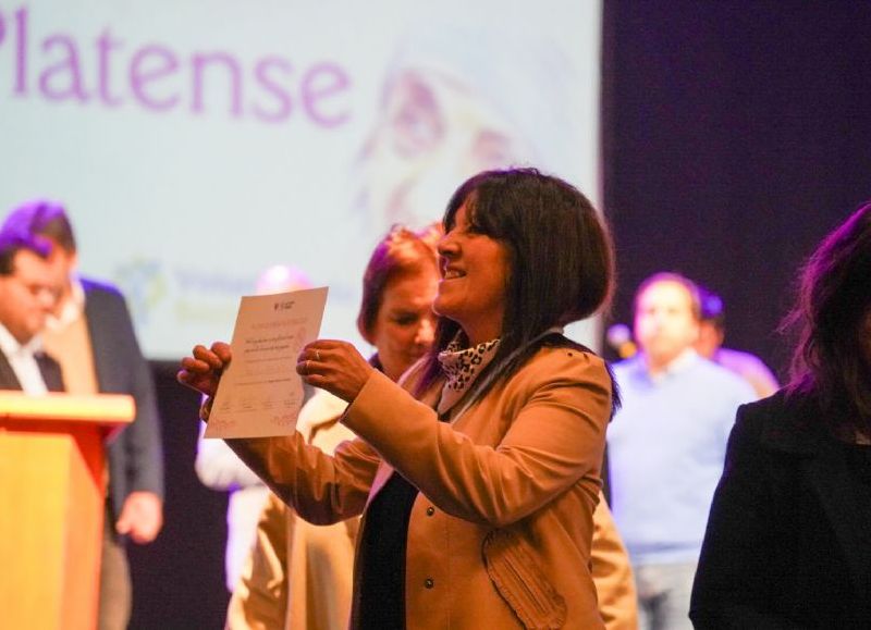 El municipio distinguió a más de 100 mujeres por su trabajo solidario en la ciudad