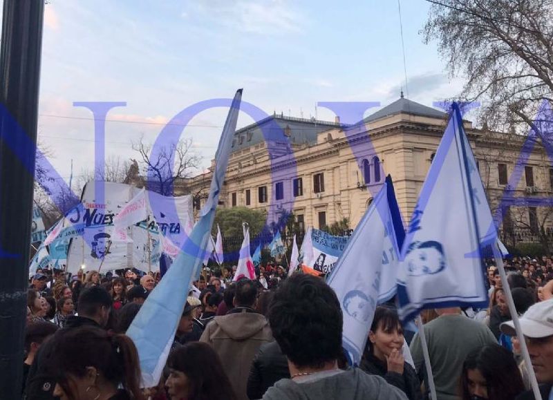 VIDEO | Masiva convocatoria a favor de Cristina: "A las vallas respondemos con amor"