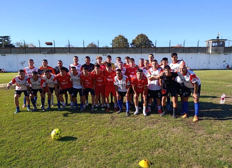 Cambaceres llevó el fútbol a la Unidad 9 en una jornada especial