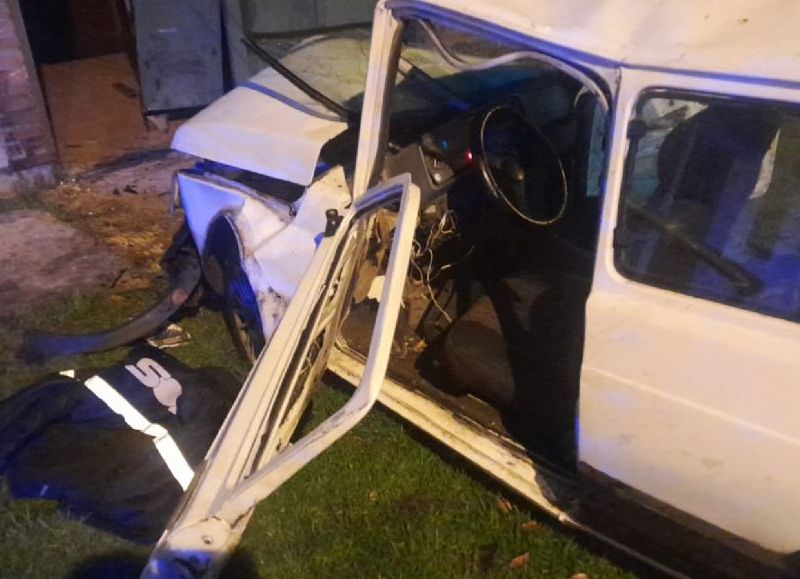 Ensenada: un hombre murió tras perder el control de su vehículo y chocar contra una casa