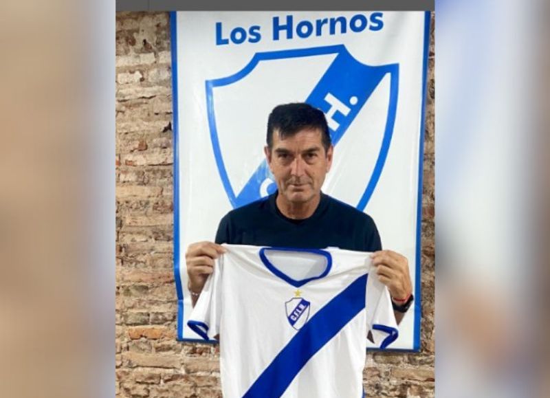 El femenino del CF Los Hornos presentó a Walter "Machi" Lucero como nuevo entrenador