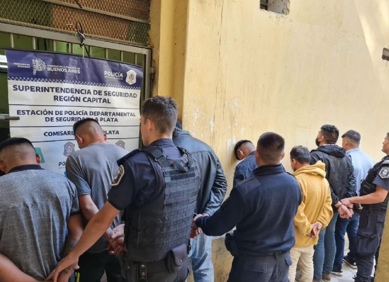 Melchor Romero: 9 personas ocasionaron destrozos en la vía pública a la salida de una fiesta