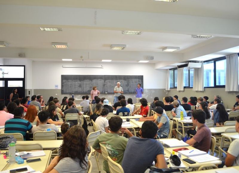 Arrancó el curso de ingreso en Ingeniería de la UNLP: "Acá hay que estudiar, no hay otra fórmula"